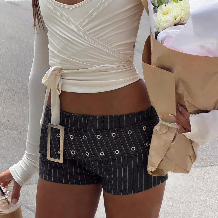 Damen modische Shorts mit hochwertigem Gürtel und Nieten-Details Echo Archiv