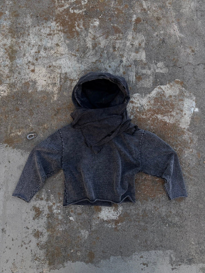 Unisex nan Kapuzenpullover im Gebrauchsspurenstil mit angeschlossenem Schlauchschal und ausgefransten Öffnungen Echo Archiv