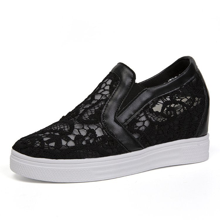 Damen Slip-On Keil-Sneaker mit Spitzen-Obermaterial – Névara