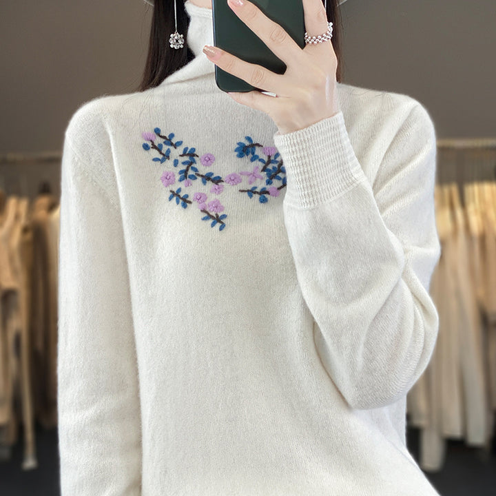 Damen Kaschmir‑Optik Rollkragenpullover mit zarter Blumenstickerei am Brustbereich Echoarchiv