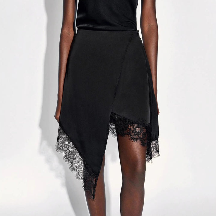 Damen nan asymmetrischer Wickelrock mit Spitzenbesatz und satinähnlichem Fall Echo Archiv