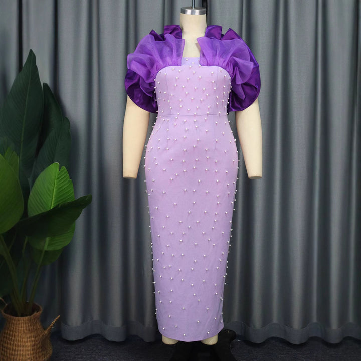 Damen Figurbetontes Abendkleid mit dramatischen Puffärmeln und Perlenakzenten Echo Archiv