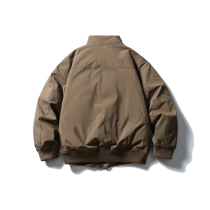 Unisex Kastig geschnittene wattierte Bomberjacke mit hohem Stehkragen und verdeckter Frontblende Echo Archiv