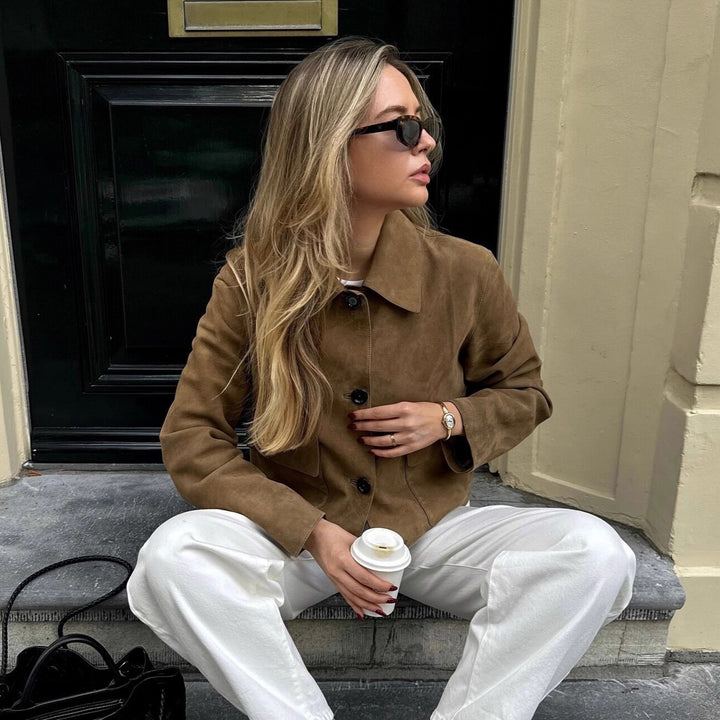Damen Boxy-Kurzjacke aus Wildlederoptik mit Hemdkragen und aufgesetzten Pattentaschen Echo Archiv