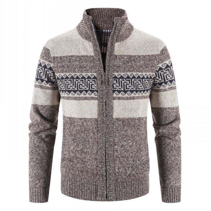 Herren Strickjacke mit hohem Kragen und attraktiven Mustern Echoarchiv