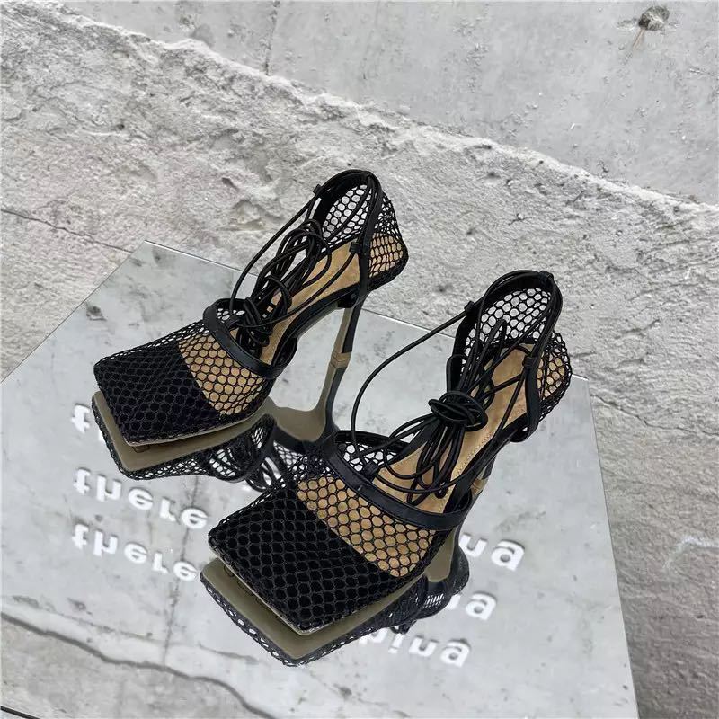 Damen nan luftige Netz-Sandalette mit quadratischer Zehenbox und Wickelschnürung Echo Archiv