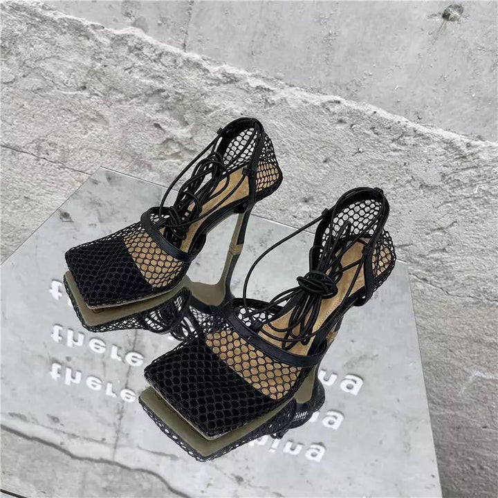 Damen nan luftige Netz-Sandalette mit quadratischer Zehenbox und Wickelschnürung Echo Archiv