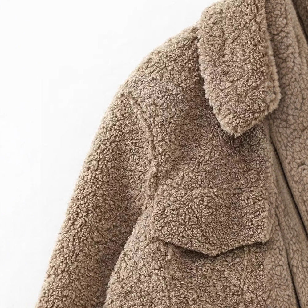 Damen Kurze Teddyjacke im Schaffell-Look mit weitem Kragen und Pattentaschen Echoarchiv