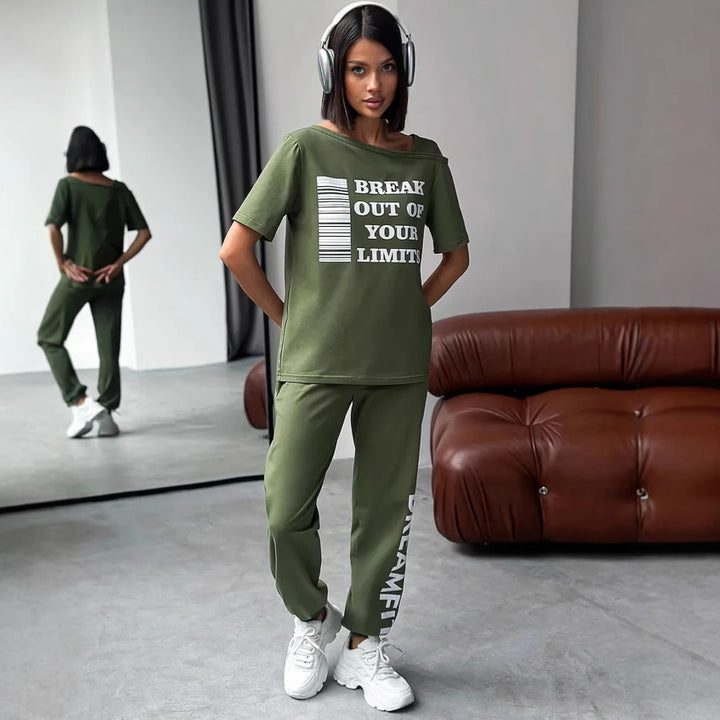 Damen lässiges Lounge-Set mit Cut-Out Schulter und Statement-Print – Avérine