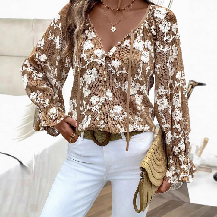 Damen V‑Neck Bluse mit floraler Stickerei, Perlenknopfleiste und Ballonärmeln – Avérine