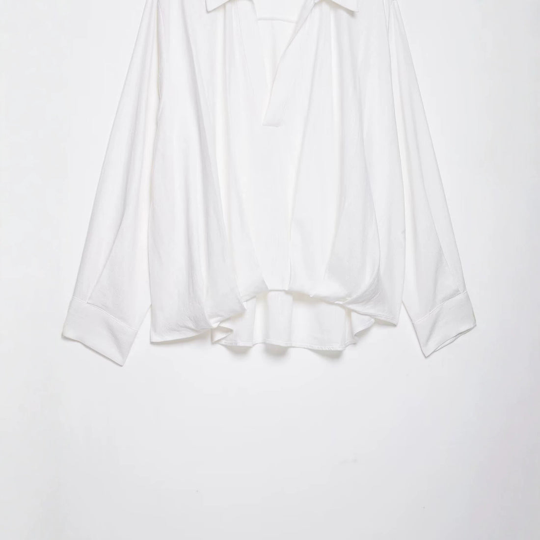 Damen Oversize-Bluse mit weitem Schnitt, tiefem V‑Ausschnitt und elastischem Saum Echo Archiv