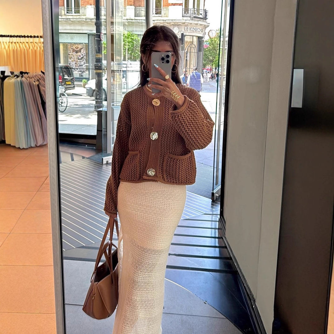 Damen Strickjacke mit offener Netz-Struktur, Zierknöpfen und aufgesetzten Taschen – Célinea