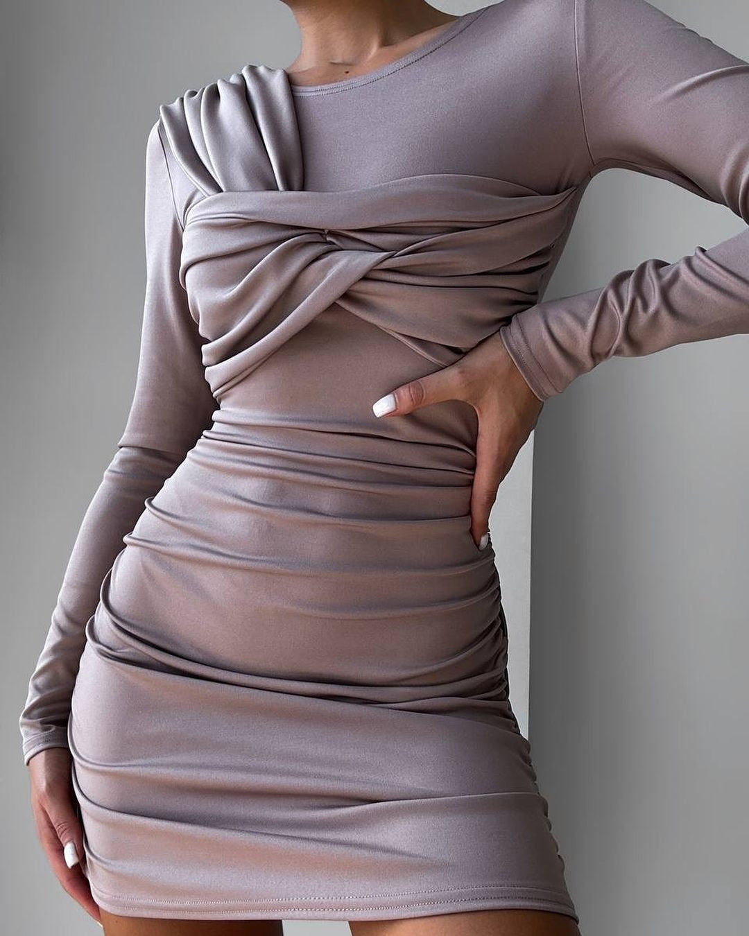 Damen Figurbetontes drapiertes Minikleid mit langen Ärmeln Echoarchiv