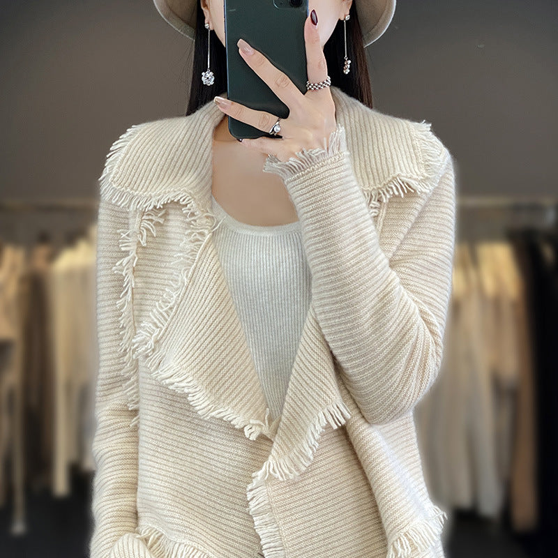 Damen Langer Fransen‑Strickcardigan mit großem Schalkragen und feiner Rippenstruktur Echoarchiv