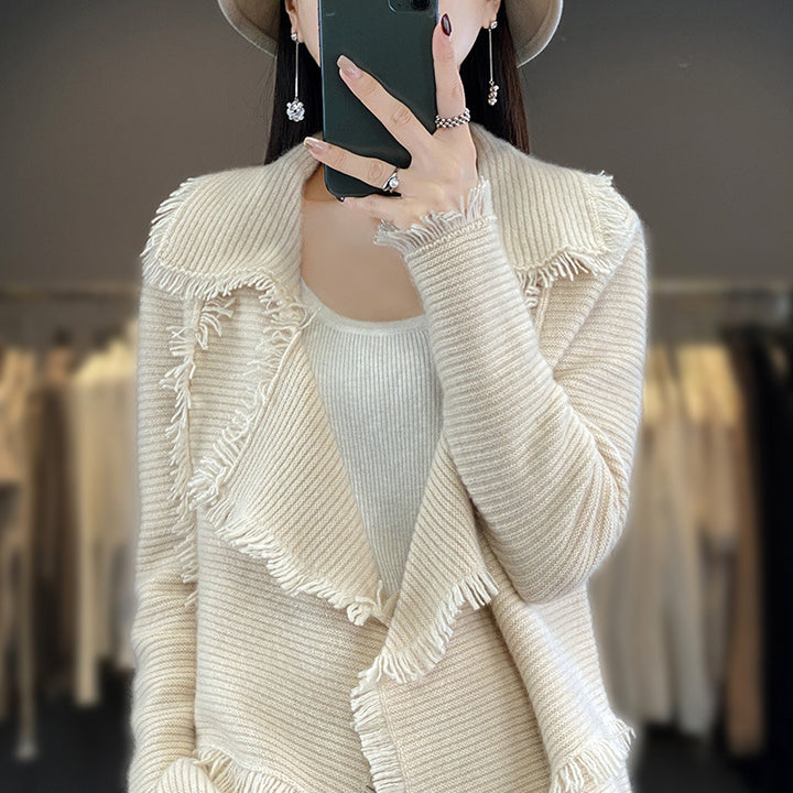 Damen Langer Fransen‑Strickcardigan mit großem Schalkragen und feiner Rippenstruktur Echoarchiv