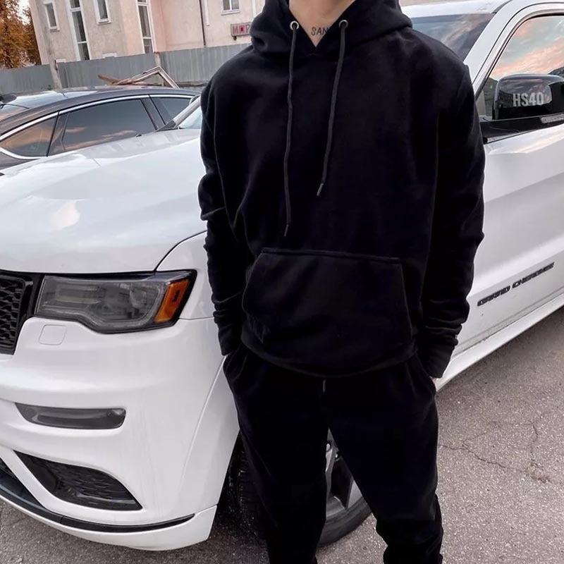 Herren modernes Sweat-Outfit mit praktischer Kapuze und bequemen Jogginghosen Echoarchiv