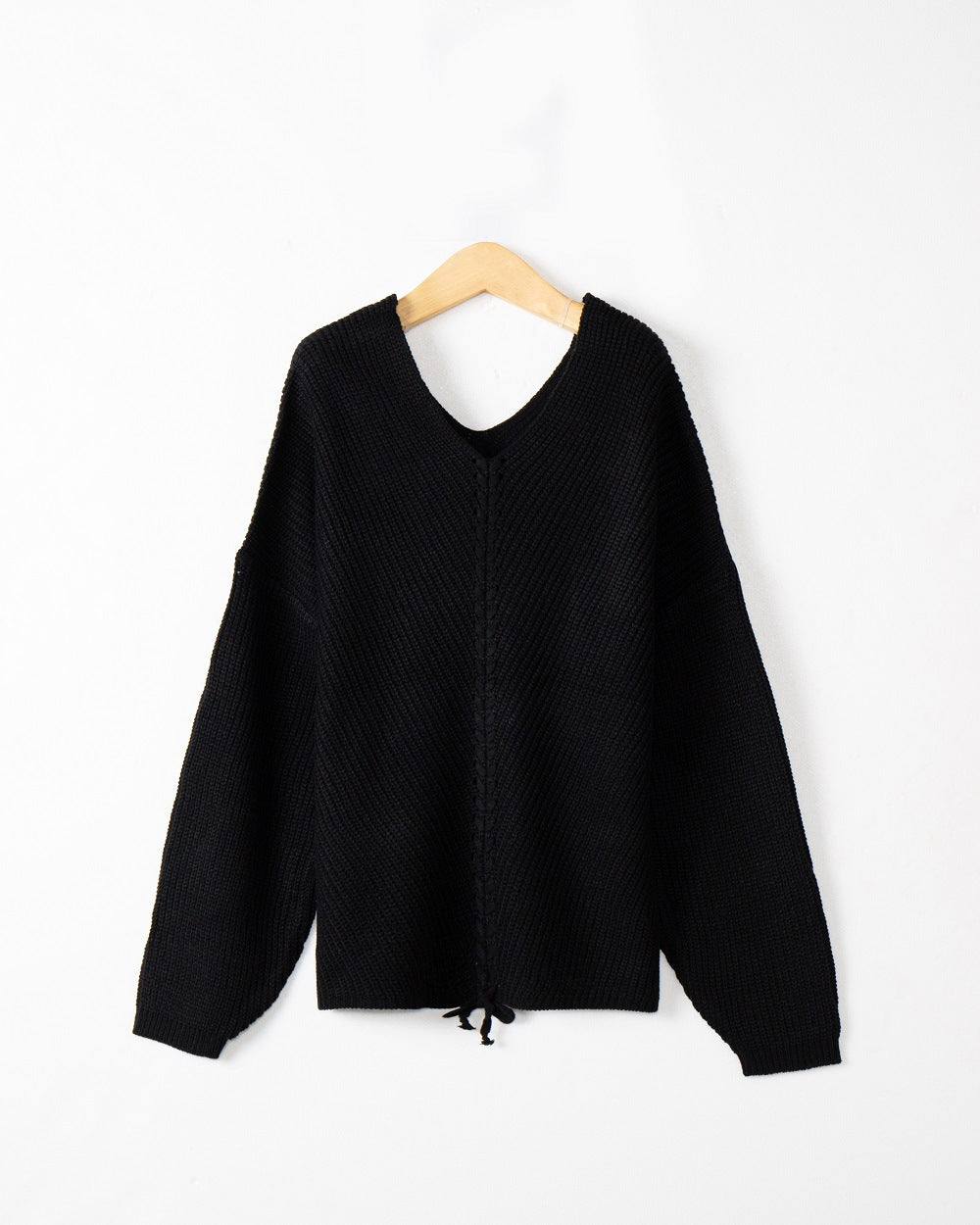 Damen Strickpullover mit Zopfmittelnaht, V‑Ausschnitt und Kordelzug Echo Archiv
