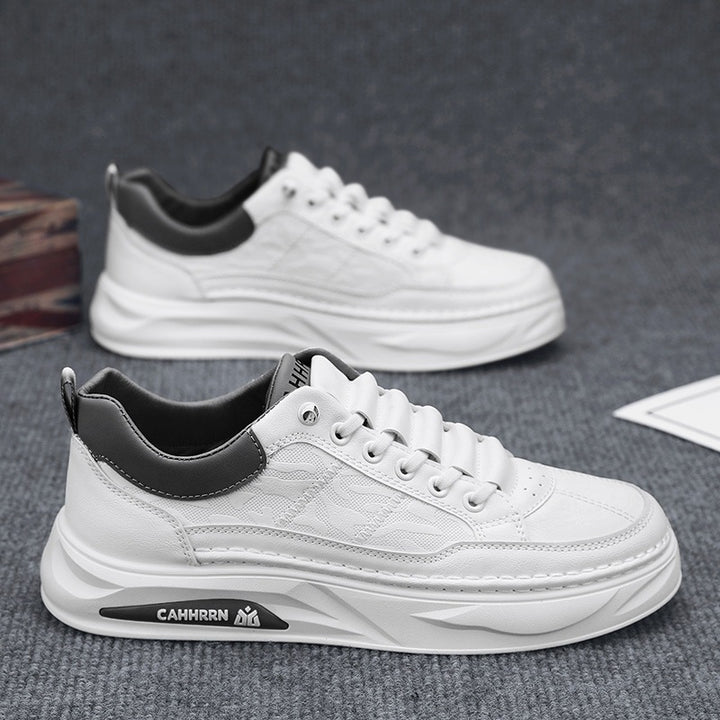 Unisex minimalistische Plateausneaker aus strukturiertem Kunstleder mit gepolstertem Fersenkragen und skulpturierter Außensohle – Norré