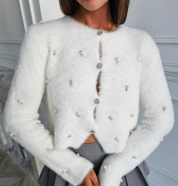 Damen Flauschiger kurzgeschnittener Perlen-Cardigan mit strassbesetzten Schmuckknöpfen – Veloura