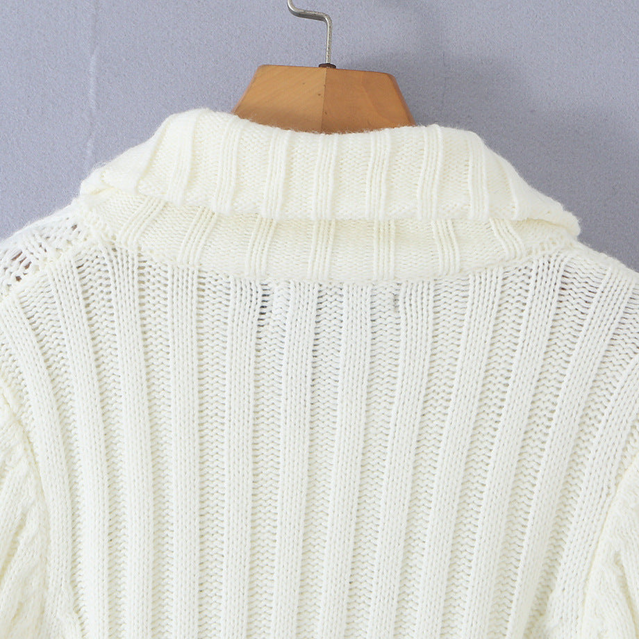 Damen Kurze Strickjacke mit Stehkragen, Zopfmuster, Holzknopf‑Toggles und Taschen Echoarchiv