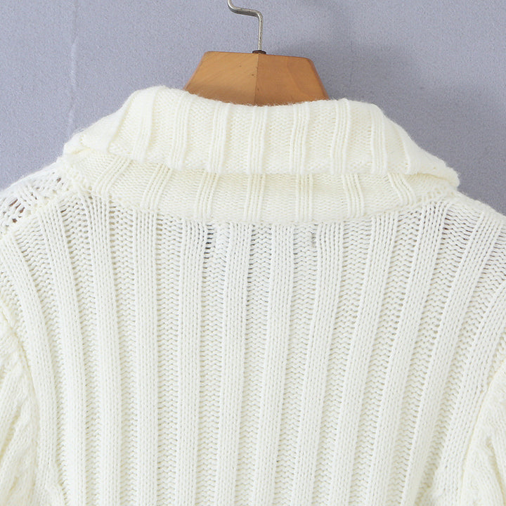 Damen Kurze Strickjacke mit Stehkragen, Zopfmuster, Holzknopf‑Toggles und Taschen Echoarchiv