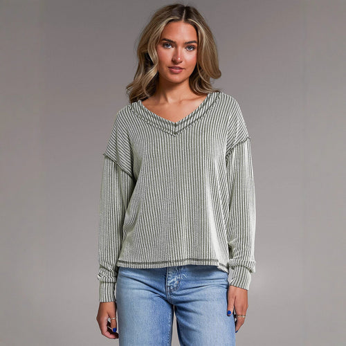 Damen Gestreiftes Feinstrick-Longsleeve mit V-Ausschnitt und dekorativen Kanten – Avérine