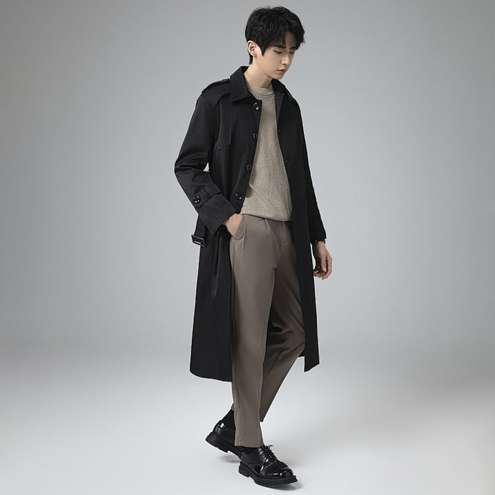 Herren Trenchcoat mit Taillengürtel, Schulterklappen und klassischer Knopfleiste Echoarchiv