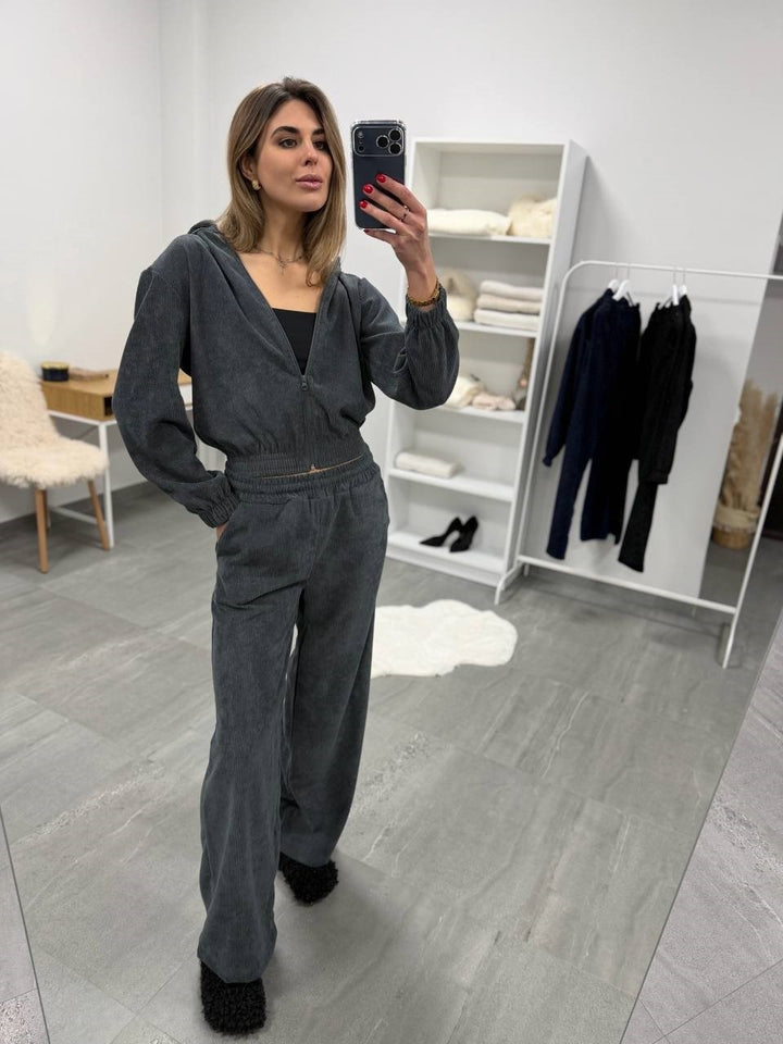 Damen weiches Cordvelours-Zweiteiler mit kurzer Kapuzenzipjacke und weiter Komforthose – Élanora