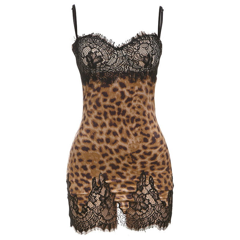 Damen Elegantes Spitzen-Nachtkleid mit Leopardenmuster und verführerischen Details Echo Archiv