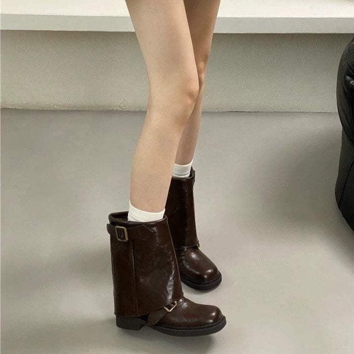 Damen Glänzende Mid‑Calf Bikerboots mit Zierriemen und Schnallen Echo Archiv