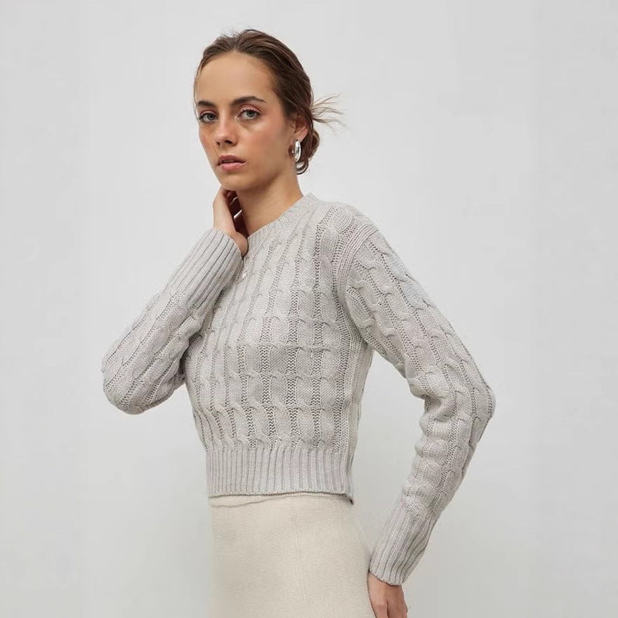 Damen Kurzgeschnittener Zopfstrick-Pullover mit Rundhalsausschnitt und Rippbündchen – Mavelle