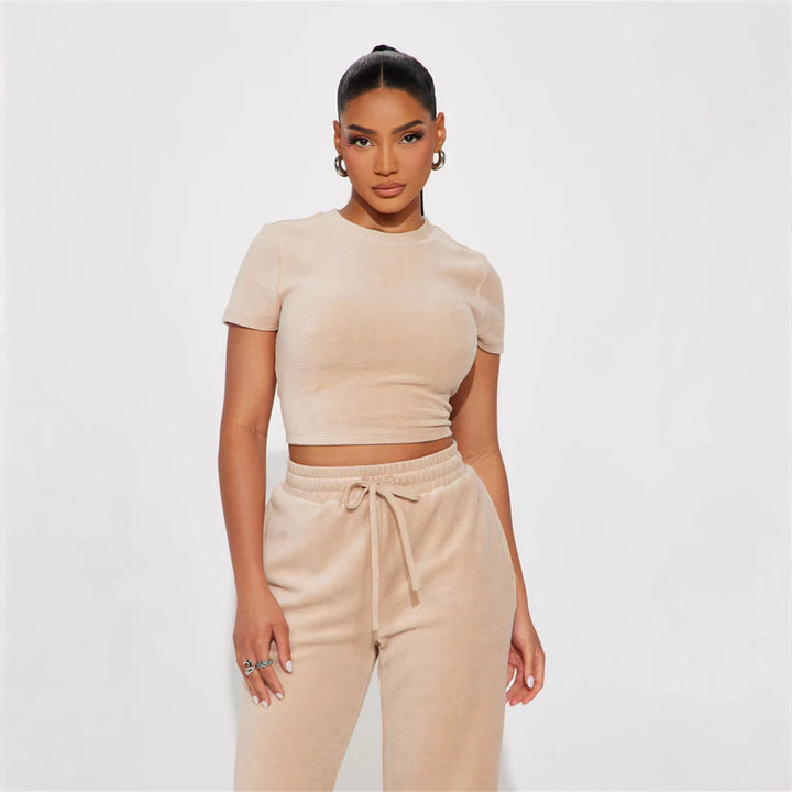 Damen Velours-Hausanzug mit bauchfreiem Shirt und weit geschnittener taillenhoher Jogginghose – Élanora