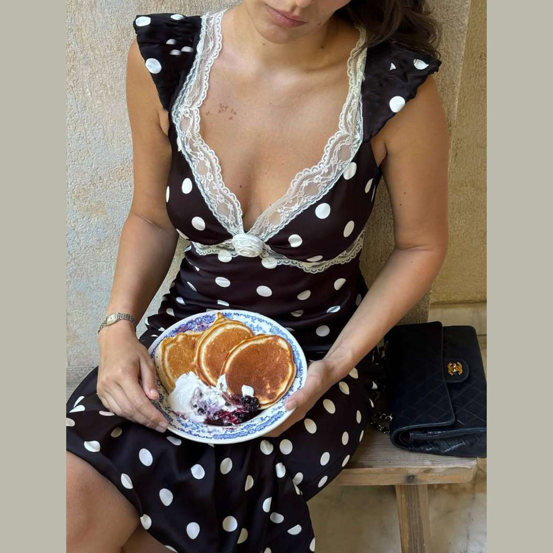Damen Figurbetontes Polka-Dot Kleid mit Spitzenapplikation – Élara