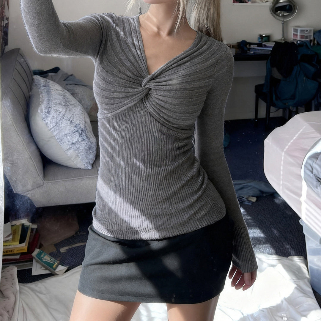 Damen Feinstrick-Pullover mit gedrehtem Vorderteil und taillierter Rippstruktur Echo Archiv