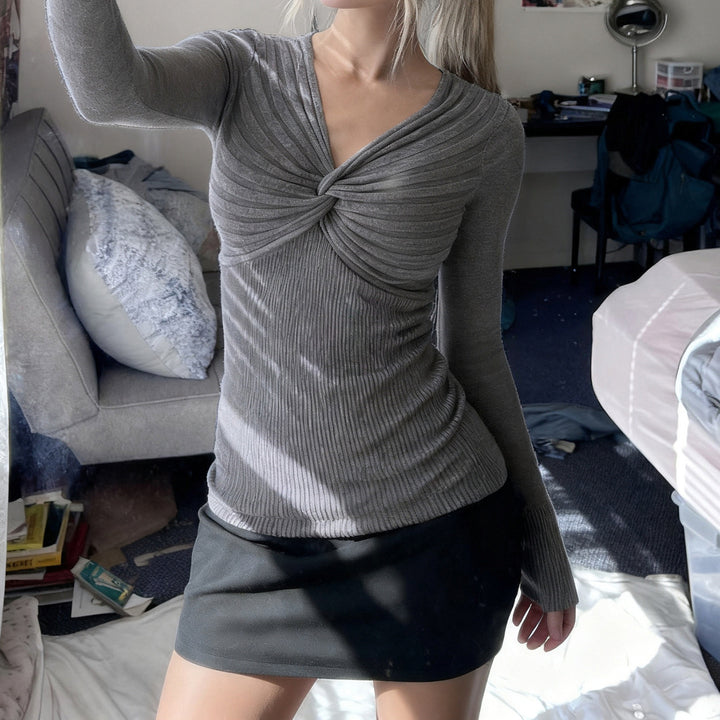 Damen Feinstrick-Pullover mit gedrehtem Vorderteil und taillierter Rippstruktur Echo Archiv