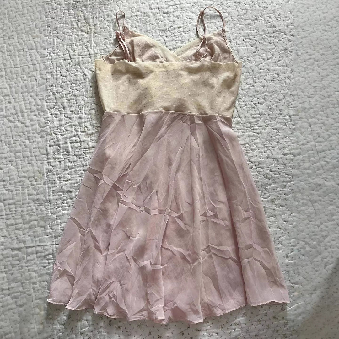 Damen Elegantes Nachthemd mit Spitzenverzierungen Echo Archiv