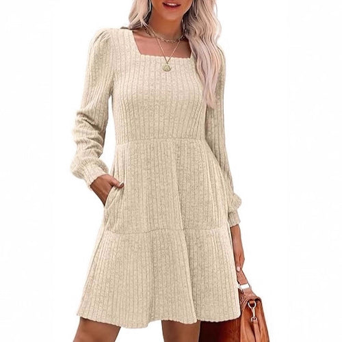 Damen Gestricktes A‑Linien‑Minikleid mit quadratischem Ausschnitt, Stufenrock und Eingrifftaschen – Élara