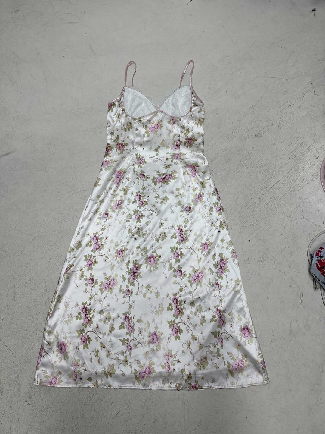 Damen Sommerliches Nachthemd mit floralen Akzenten Echo Archiv