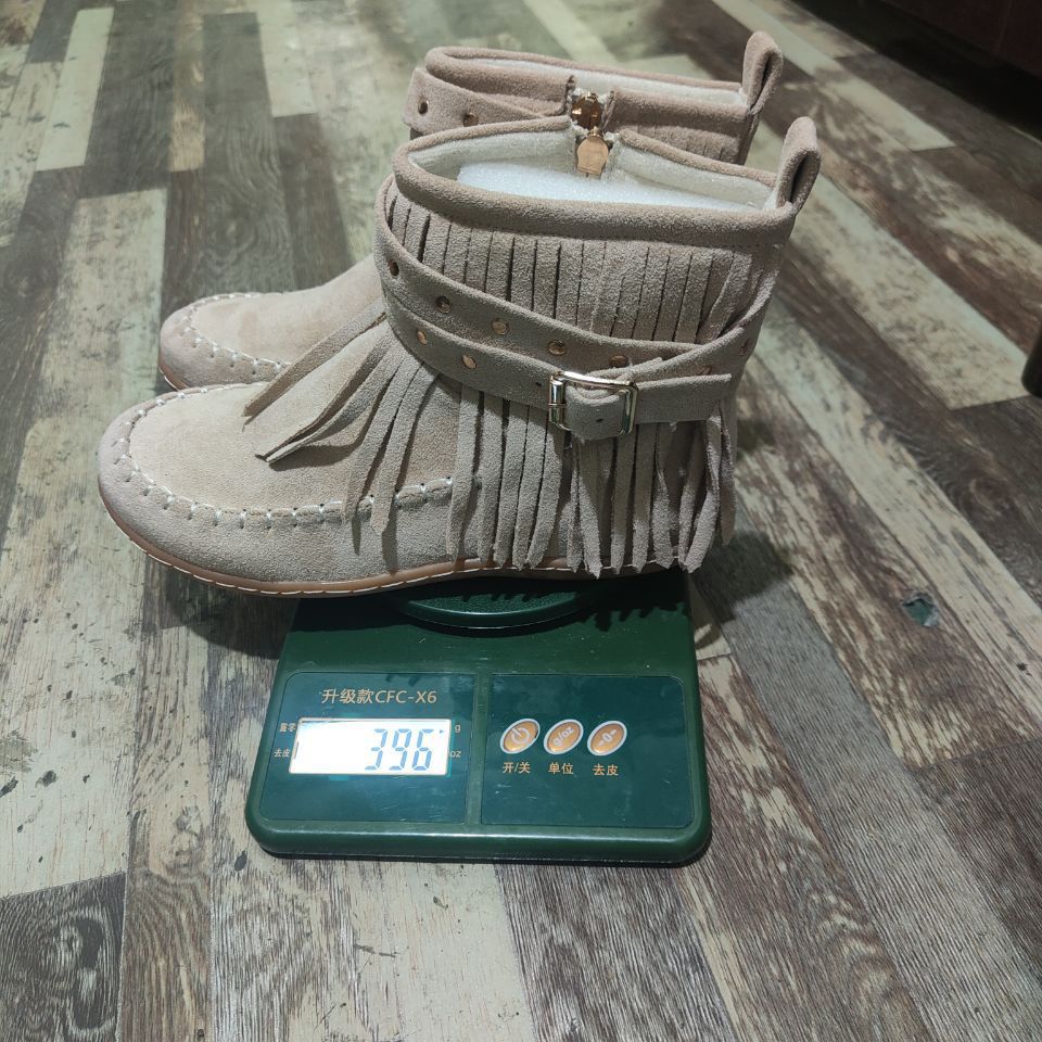 Damen nan Fransen-Ankleboot im Mokassinstil mit Ziernieten, Schnallenriemen und seitlichem Reißverschluss Echo Archiv