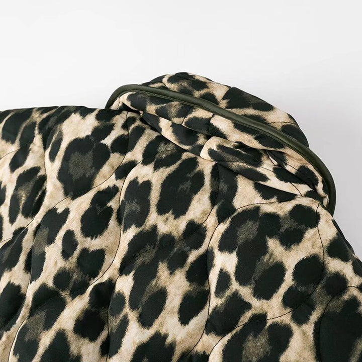 Damen Kurzjacke mit Leopardenprint, kastiger Silhouette und Schalkragen Echo Archiv