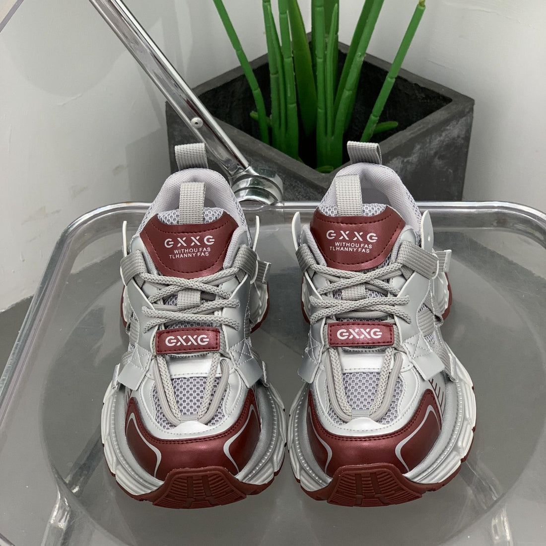 Damen Futuristische Wedge-Chunky-Sneaker mit Mesh‑Einsätzen und verstärkter Profilsohle – Névara