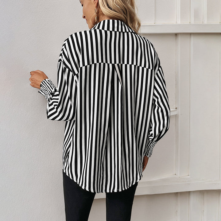 Damen Oversize-Hemdbluse mit senkrechten Streifen, klassischem Kragen und gerafften Manschetten Echoarchiv