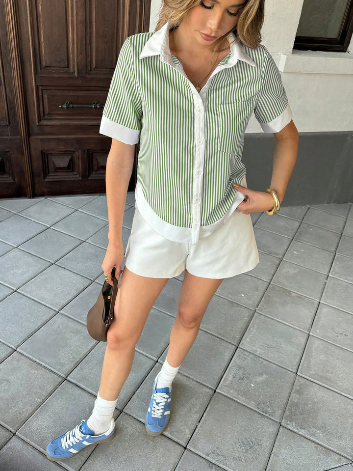 Damen Kurzarm-Bluse mit Kontrastkragen, Manschetten und Streifenstruktur Echo Archiv