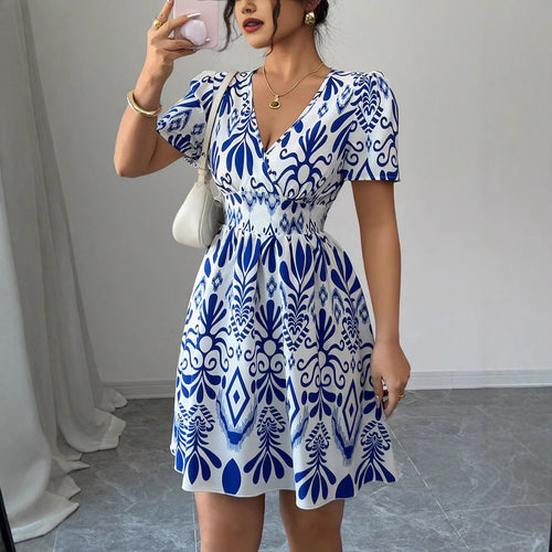 Damen Sommerliches Mini-Kleid mit elegantem V-Ausschnitt und floralen Mustern Echo Archiv