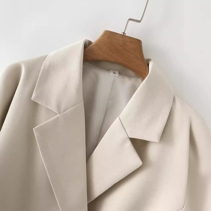 Damen leichter Doppelreiher-Blazer aus Strukturcrepe mit Pattentaschen und definierter Taillenform – Valéne