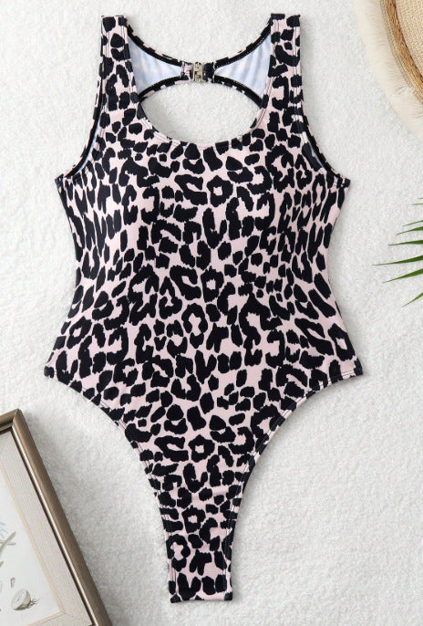 Damen Einteiler Badeanzug mit Leopardendruck und modernem Schnitt Echo Archiv