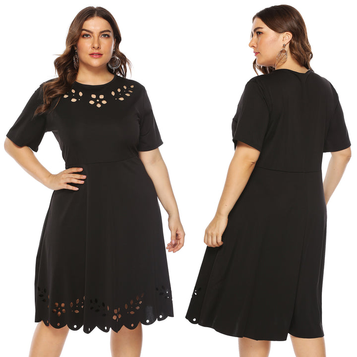 Damen elegantes Kleid mit durchbrochenem Kragen und wellenförmigem Saum Echo Archiv