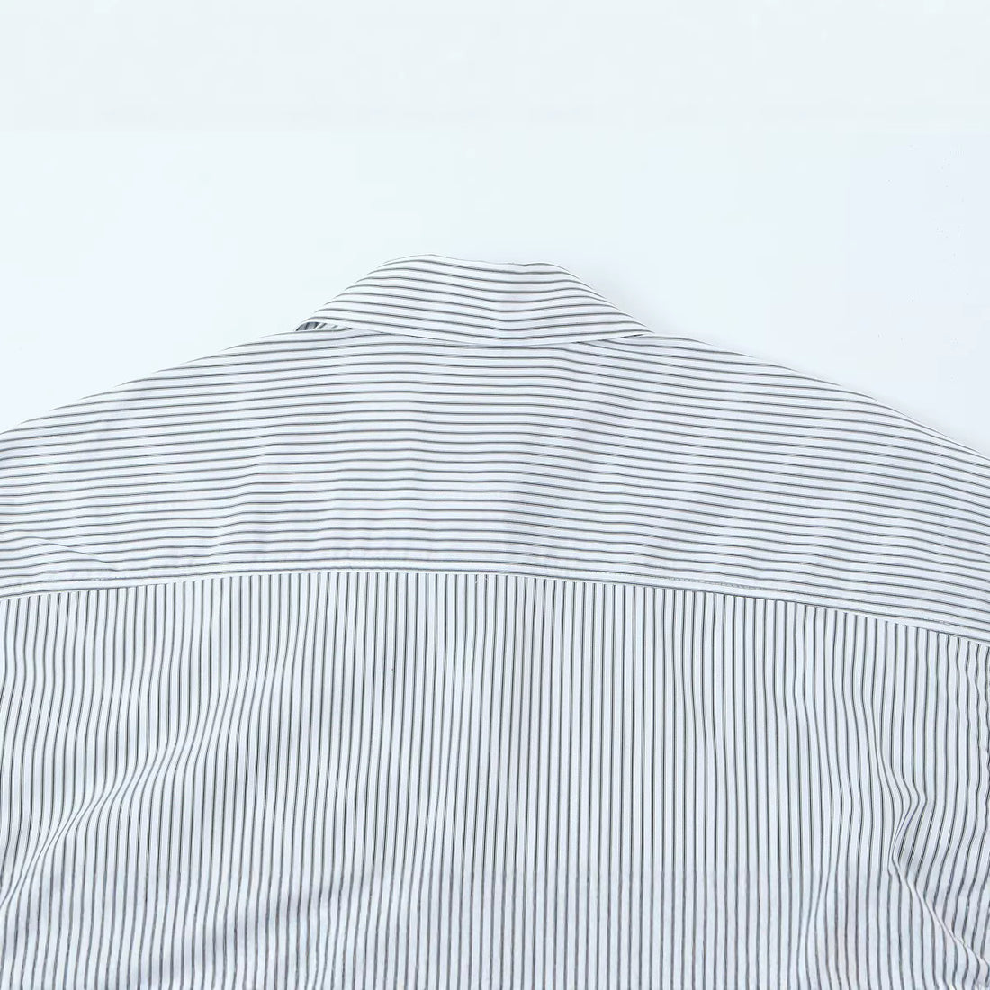 Damen Bindeschal‑Bluse mit Streifenmuster und Oversize‑Passform Echoarchiv