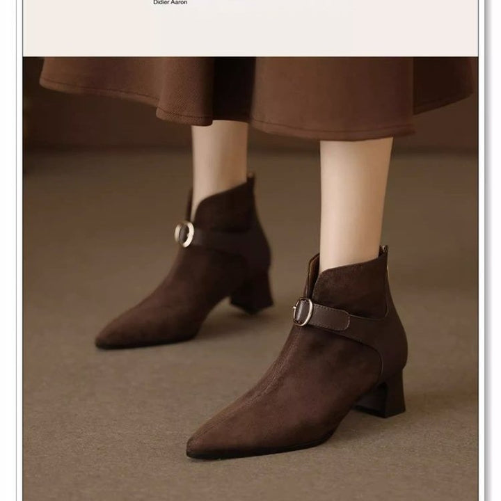 Damen elegante spitze Velours-Ankle-Boots mit mittelhohem Blockabsatz und Zierspange – Varelle