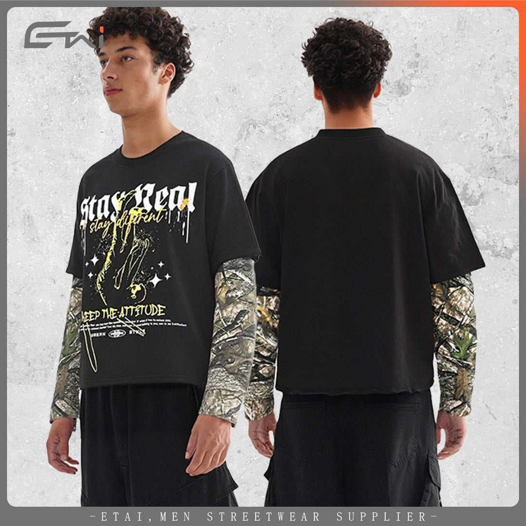 Herren Lagen-Langarm-T-Shirt mit Camouflage-Innensärmeln und Gothic-Print Echo Archiv